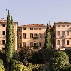 Le 33 Bed & Breakfast